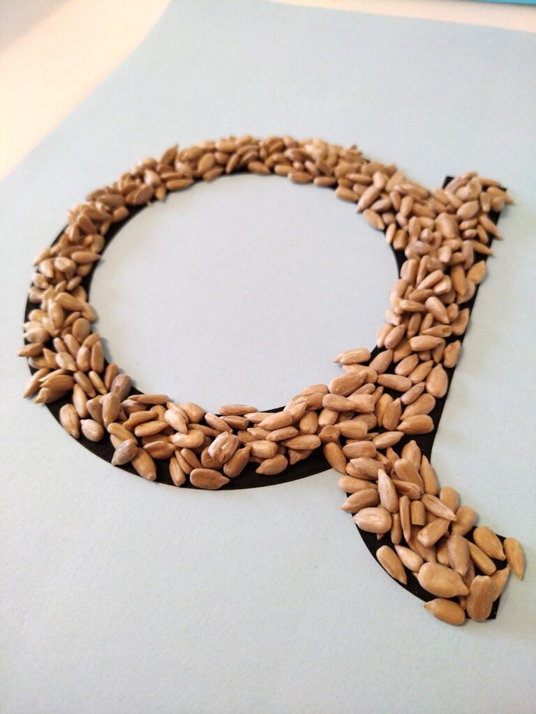 Litera a ze słonecznika