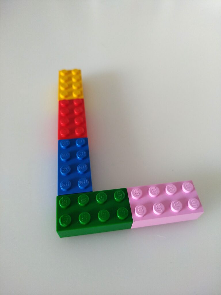 Literka L z klocków LEGO City